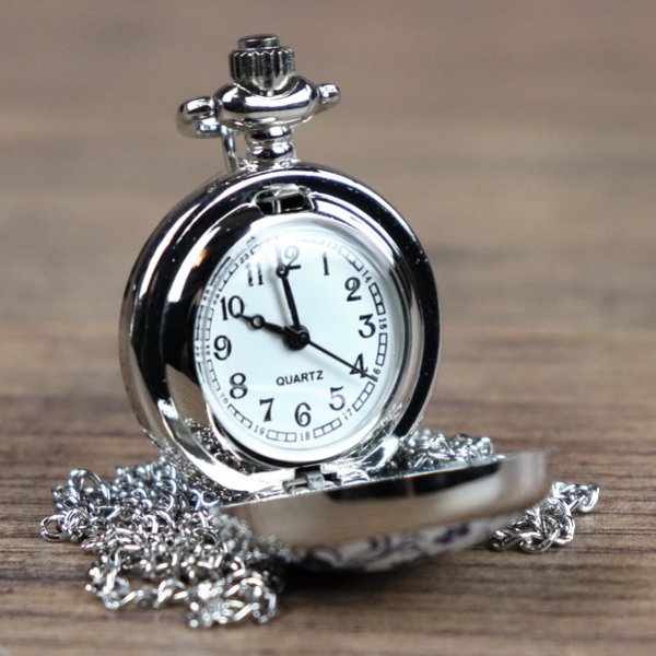 Kleine Taschenuhr, mit emailliertem Blumen Bild in Blau-Weiß